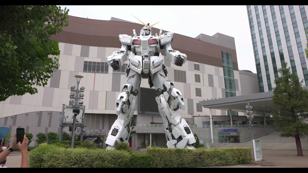 Unicorn Gundam at Diver City Tokyo -  8K HDR