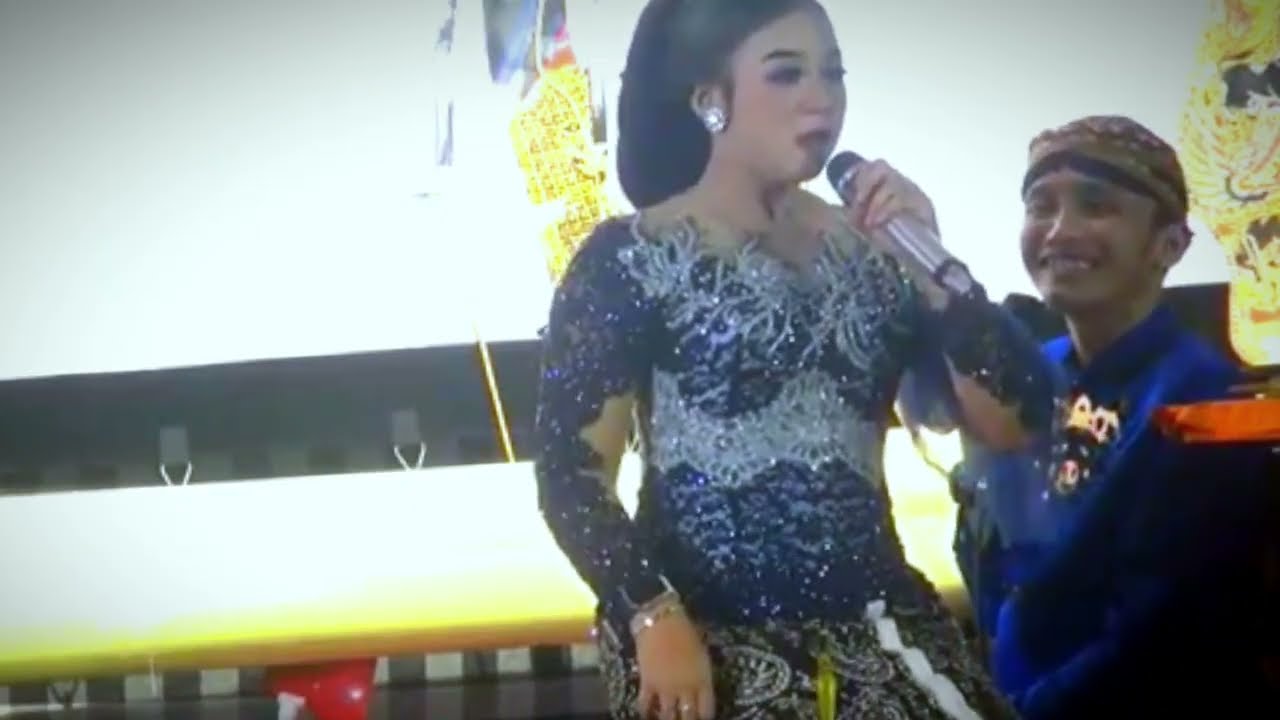 NIKEN KAGET KETIKA DIAJAKIN KE PANTAI SAMA KI AKBAR