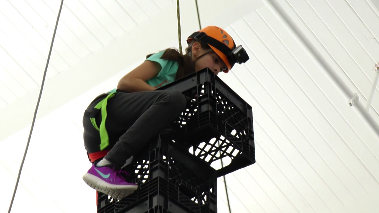 Vertical Challenge: Crate Stacking