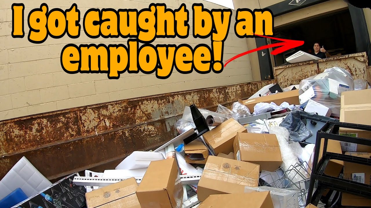 DUMPSTER DIVING - I RESCUED SO MUCH BRAND-NEW STUFF FROM LANDFILL - I GOT CAUGHT BY AN EMPLOYEE