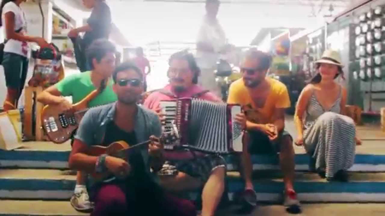 Guillermo Otero - G.O. - Love is All We Need (Ukulele y Acordeón Beach Cover)