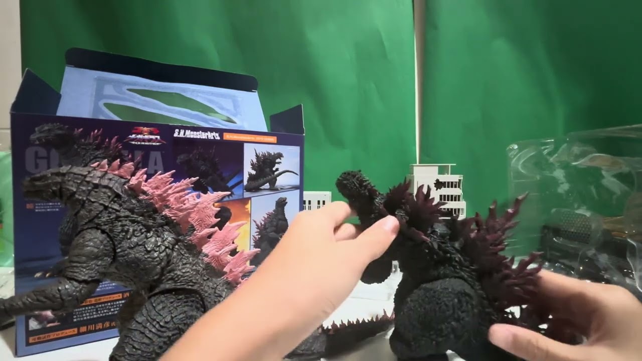 Unboxing The SH MonsterArts 2000 Millennium Godzilla 