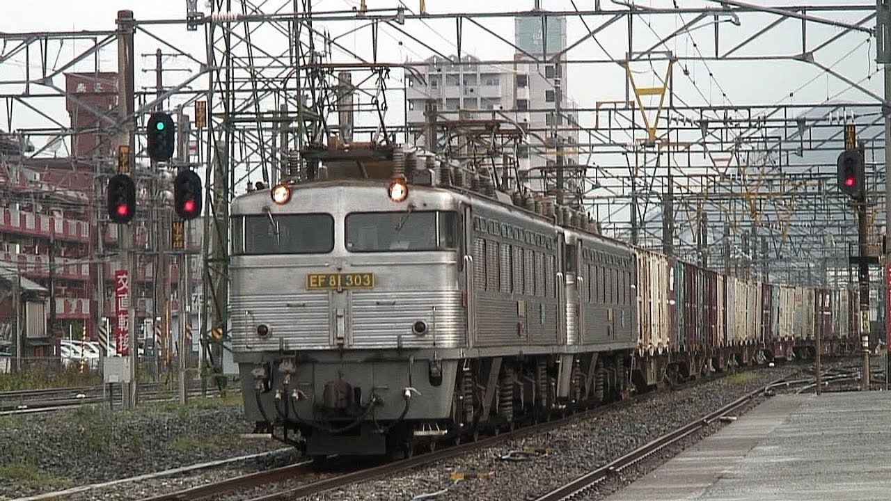 関門をゆくEF81重連牽引貨物列車