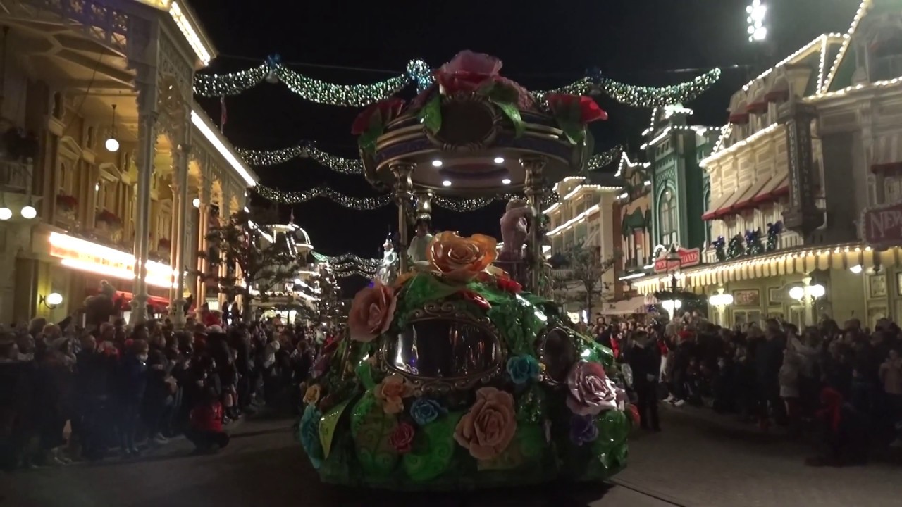 The Incredible New Year's Eve Parade / L'Incroyable Parade Du Nouvel An