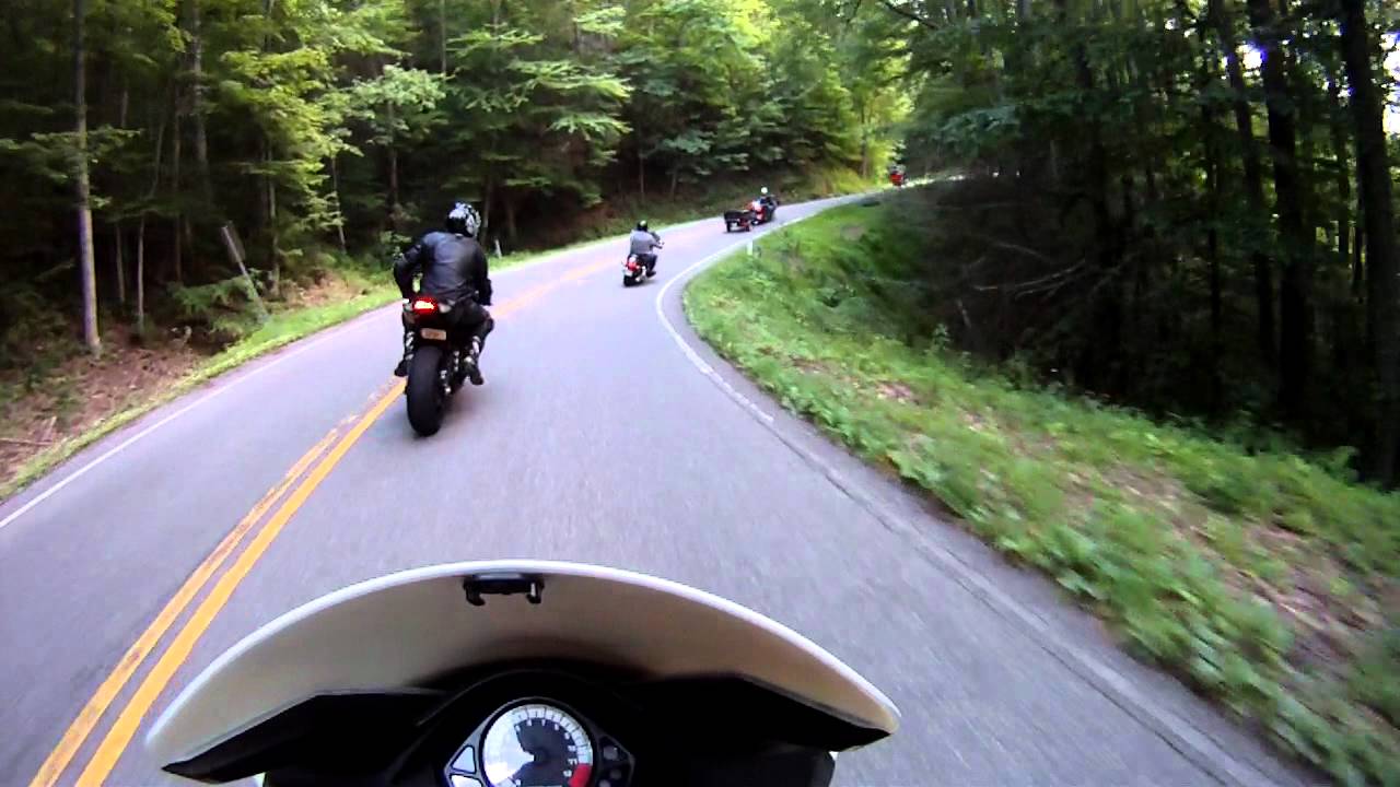 SV1000 tails GSXR1000 overlook down