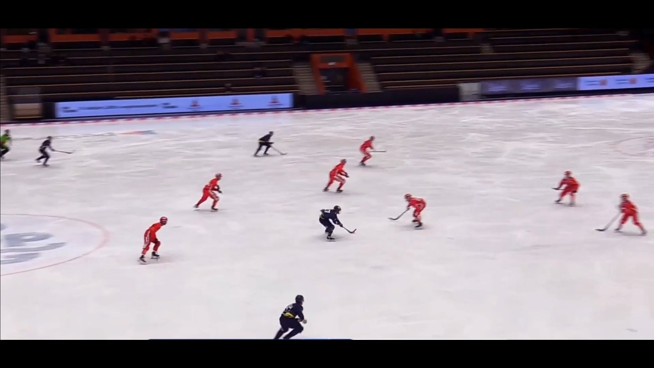 Unstoppable! Liam Nyman skates through everyone and drops it to Wilmo Andersson!