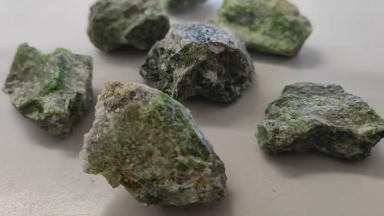 Diopside,diopside - Chrome diopside provenant du Br&eacute;sil