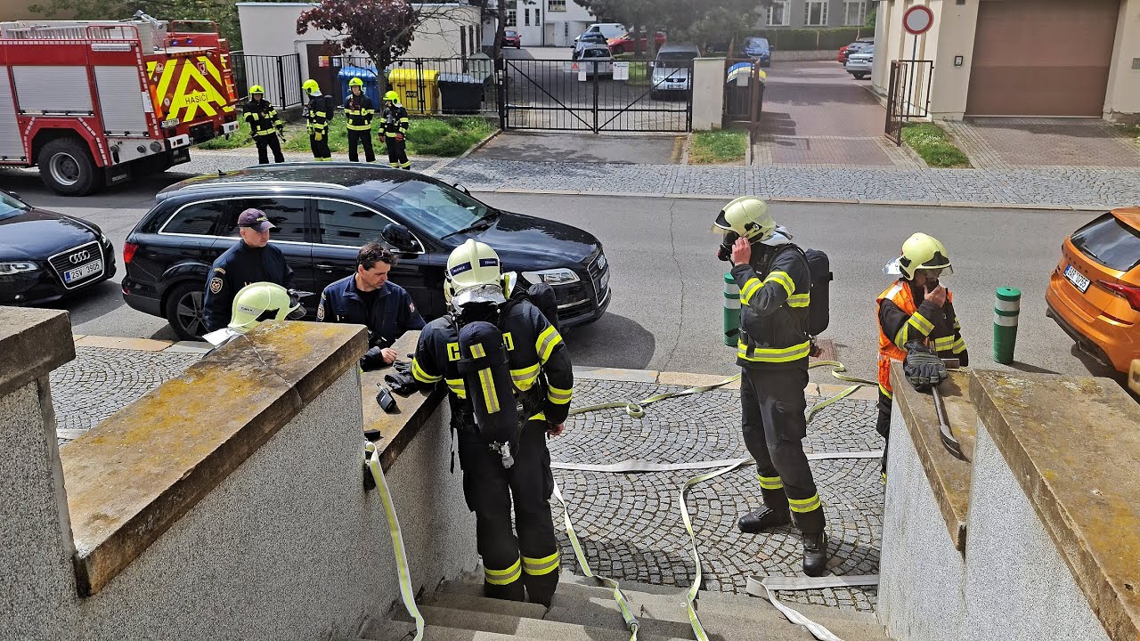 Mladá Boleslav: Požární zásah hasičů si vyžádal evakuaci divadla