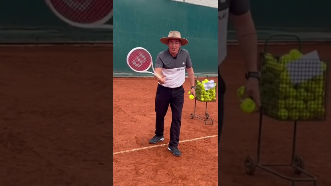 Logra generar mayor potencia en tus golpes de tenis.  S&iacute;gueme para ver m&aacute;s de 400 videos como este