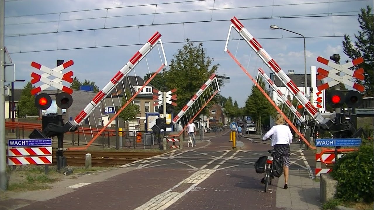 Spoorwegovergang Vlissingen Souburg // Dutch railroad crossing