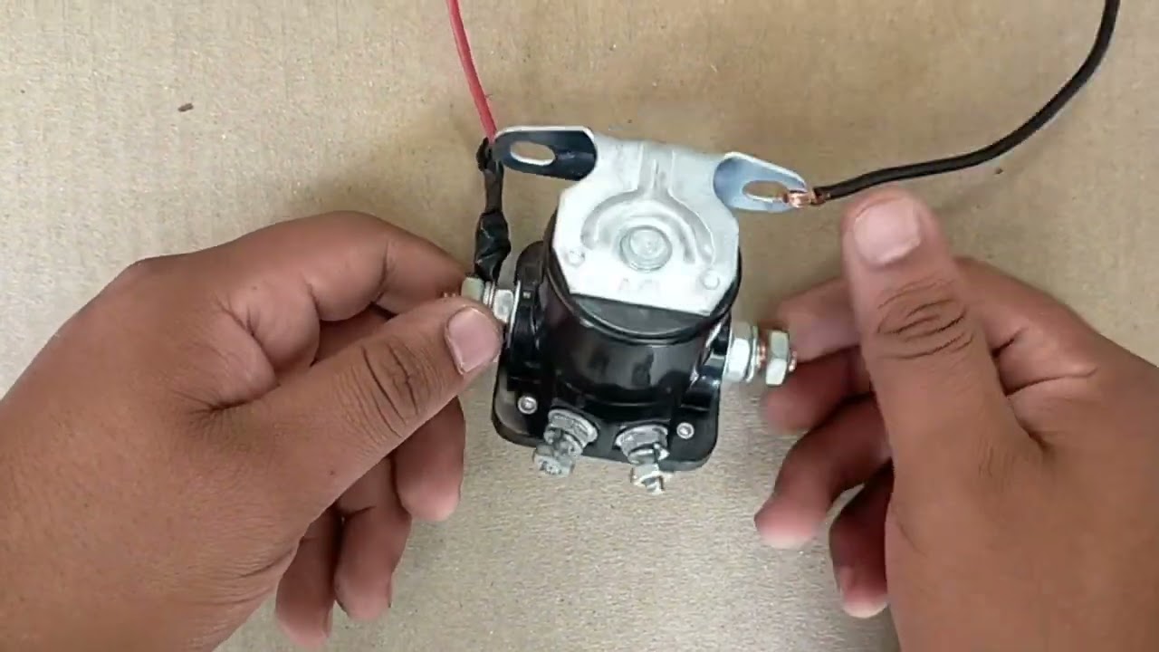 cómo conectar un cochito, monito o impulsor de marcha de un carro.