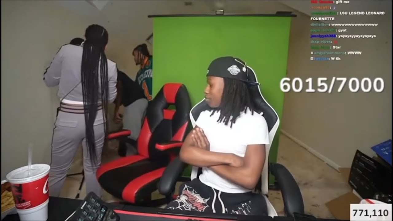 RAKAI CAUGHT LOOKING AT STARBANDZ GYATT 😭