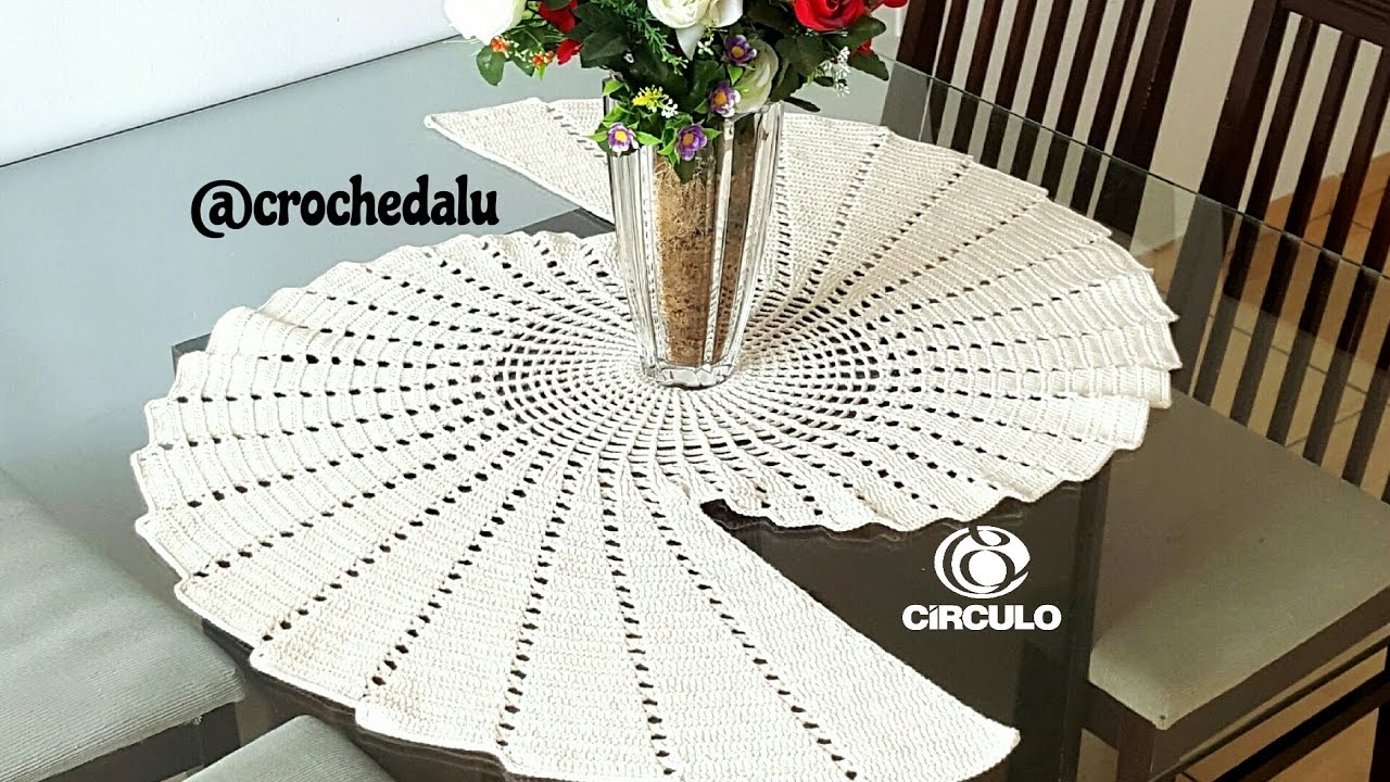 Centro/Caminho de mesa espiral em crochê