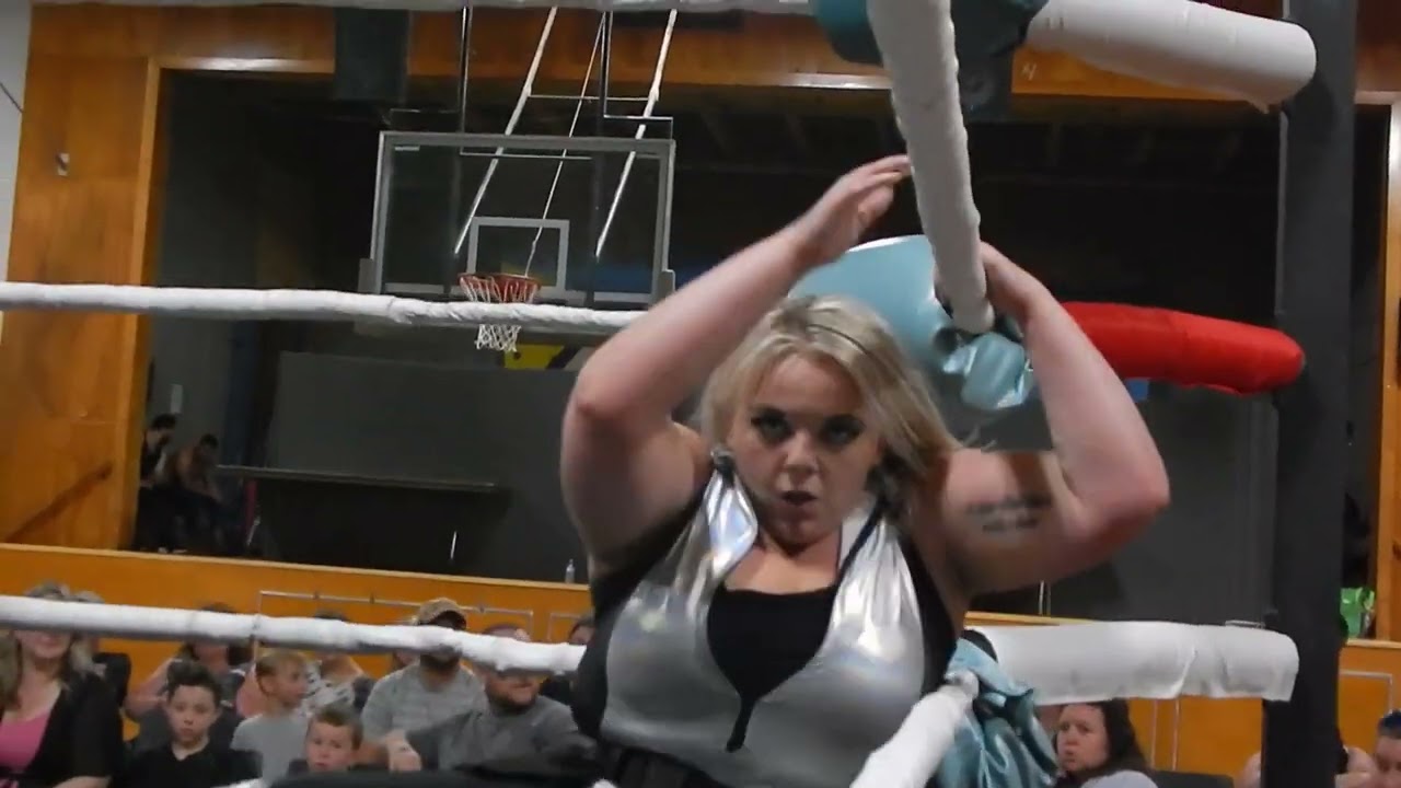 Maddison Miles vs Taylor Rising