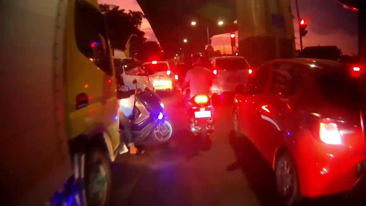 Langit Bekasi sampe Jakarta cakep bener.. Edisi ngabuburit Cileungsi-Jakarta .. Gass cuy! 😎