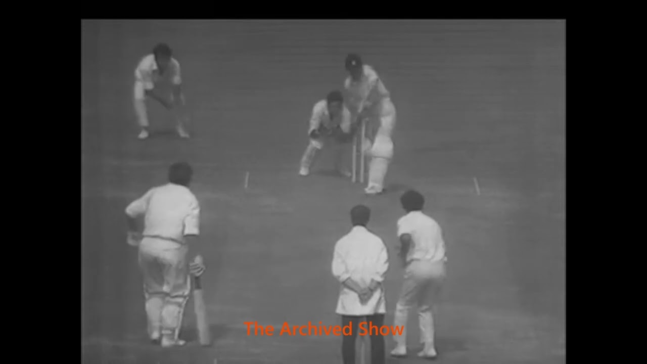 U.K: FIRST CRICKET TEST BETWEEN ENGLAND AND INDIA BEGINS. (1971)