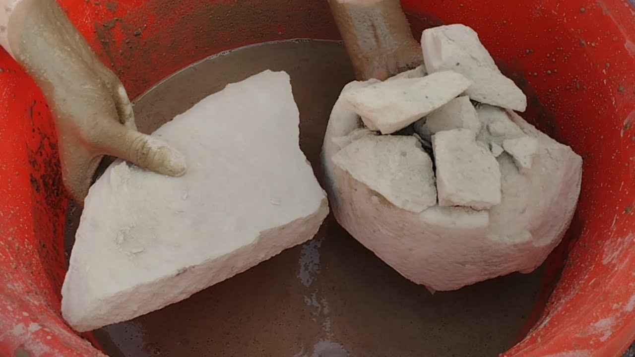 Multani Mitti Chunks Crumbling in Water 💦 Sleepaid Satisfying ASMR 