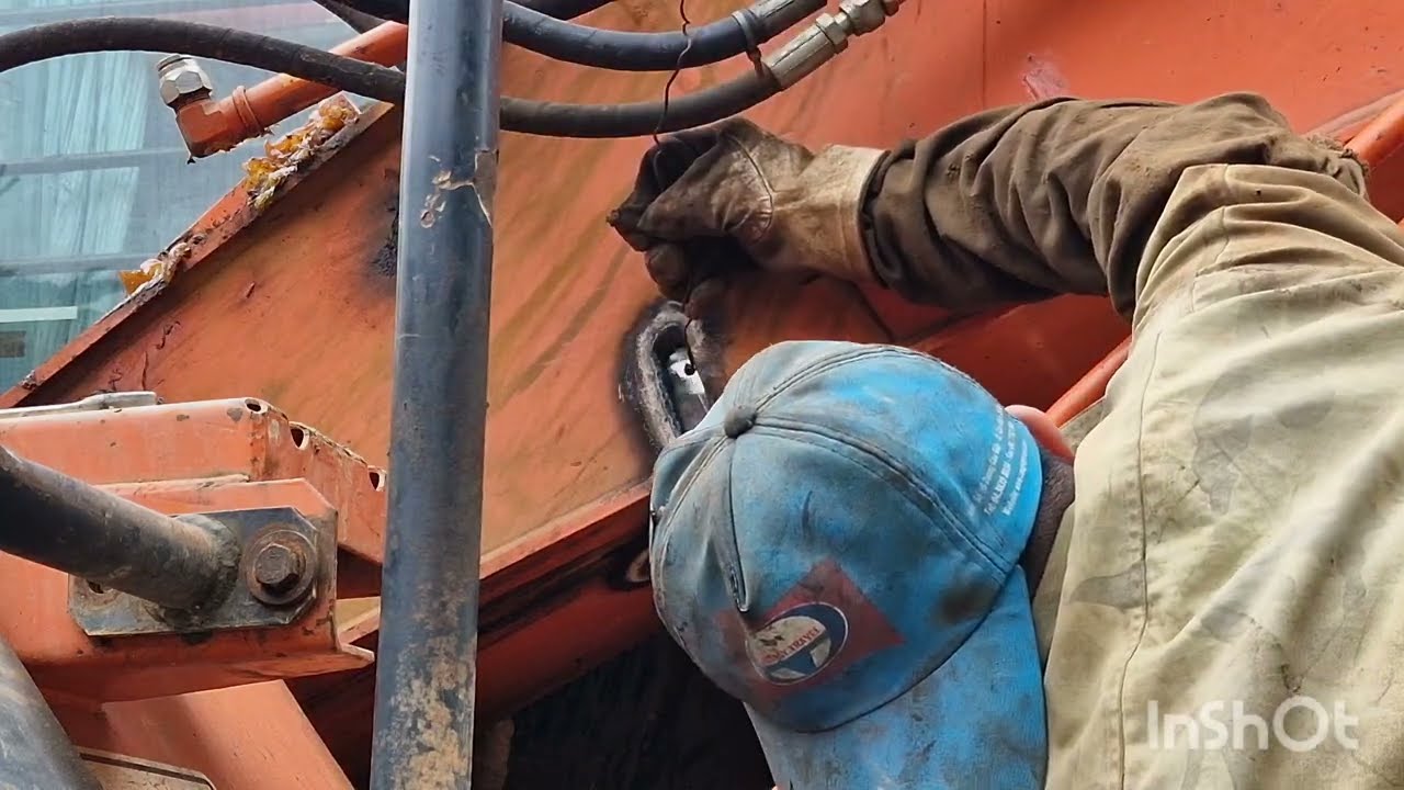QUÁ TRÌNH xử lý cần máy xúc Hitachi bị nứt                                #welding #automobile 