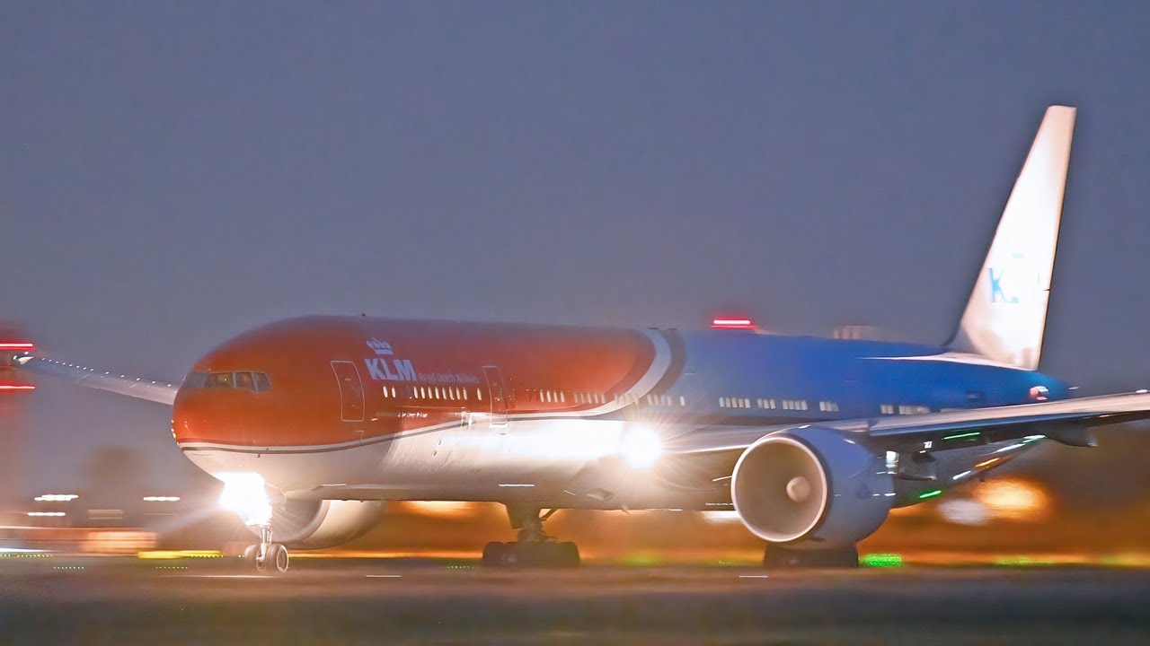 [4K] ✈️ EPIC Evening Rush with GoldenLight to Nighttime Planespotting  - Amsterdam Schiphol Airport