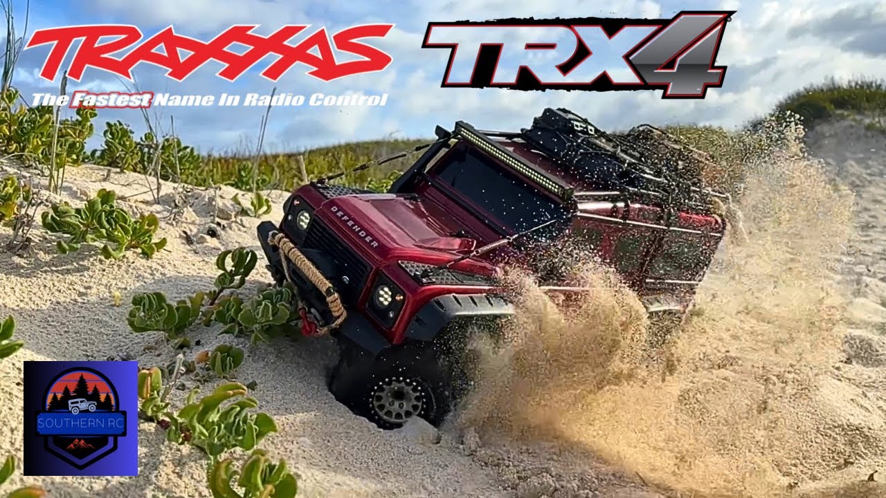 Traxxas TRX4 Land Rover Defender 1/10 Scale RC playing in the dunes