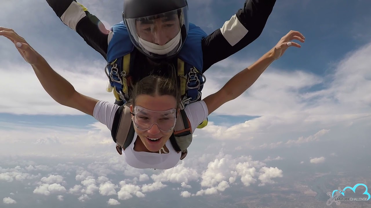 Saut en parachute à 4000m avec Latitude Challenge.