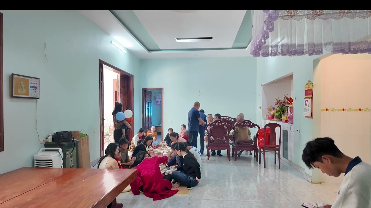  Ngày mùng 1-1-2026 gia đình đi chúc tết 