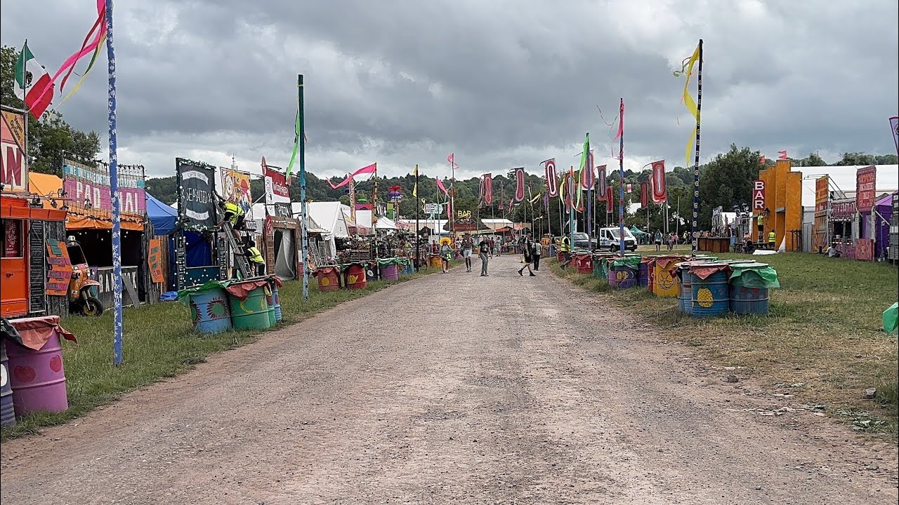 GLASTONBURY FESTIVAL 2025 | WALKING VIDEO | WALK WITH US | EXPLORE