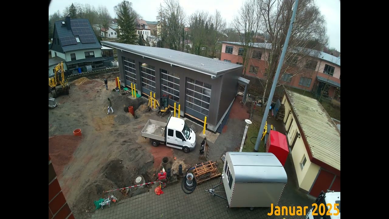 Die Fahrzeughalle in Roitzsch wird gebaut
