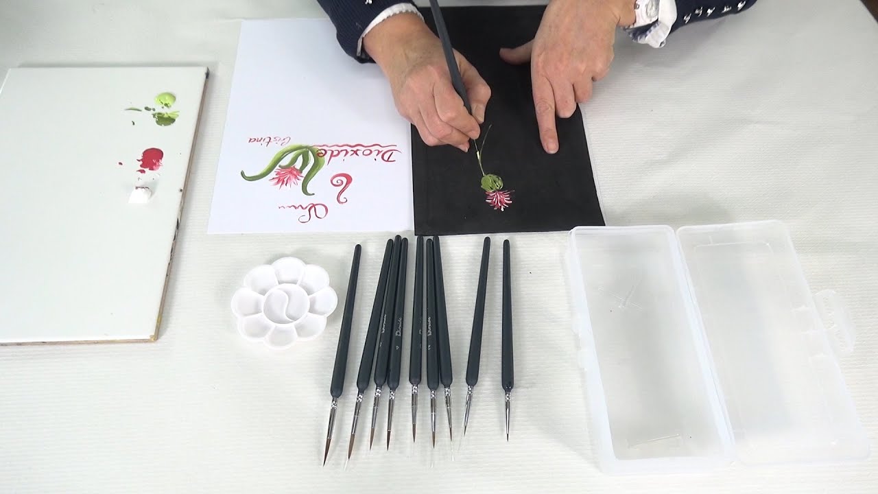 Prueba pinceles redondos de pelo sintético para detalles.