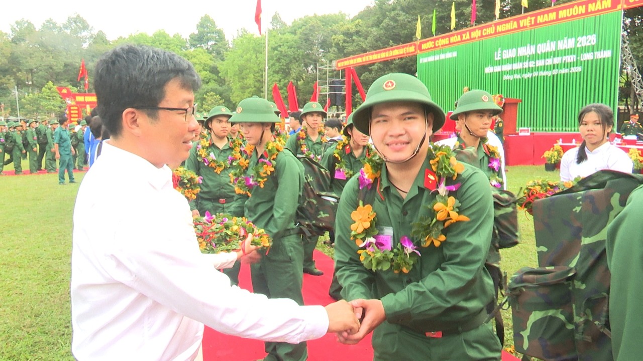 THANH NIÊN XÃ AN PHƯỚC HĂNG HÁI LÊN ĐƯỜNG NHẬP NGŨ