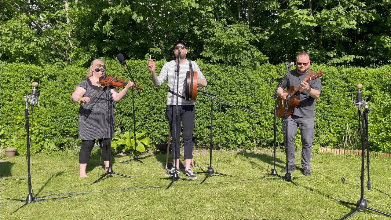 JigIT  - Garden Session - Tippin' it up to Nancy (Live - Irish Folk Music)