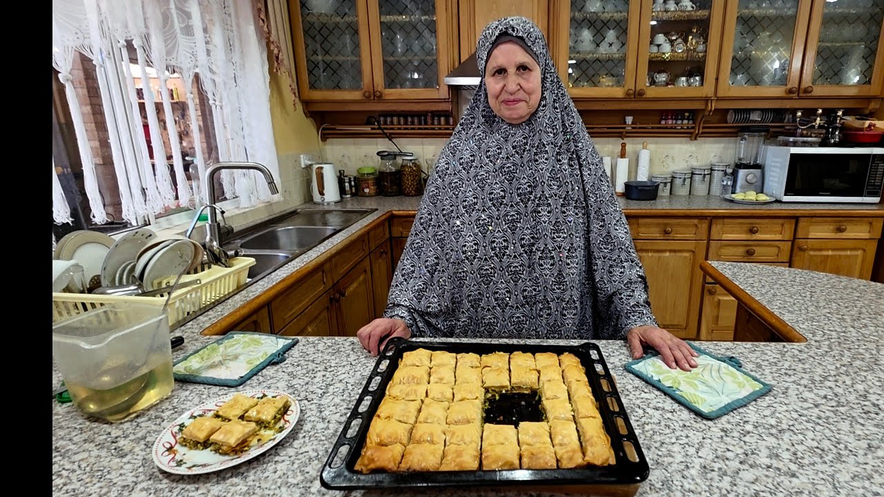 طريقة عمل البقلاوه بالفستق الحلبي و بالدهن الحر 