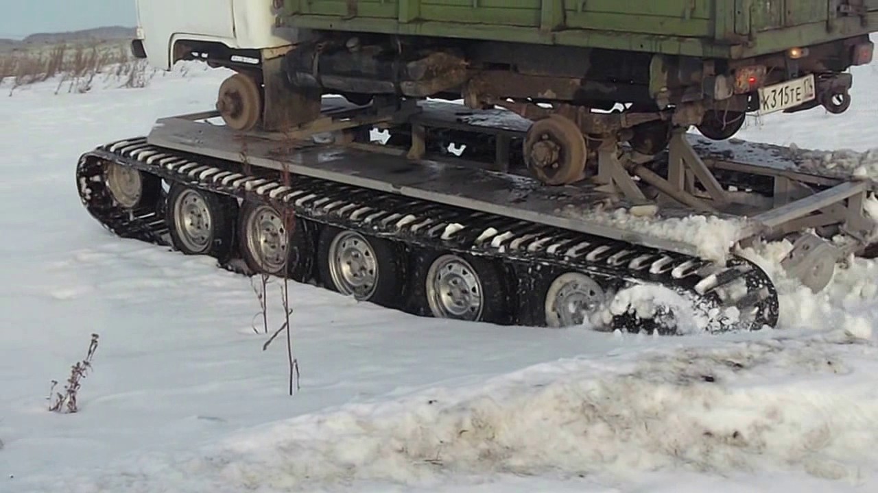 Уаз на гусеницах обкатка в поле глубокий снег.