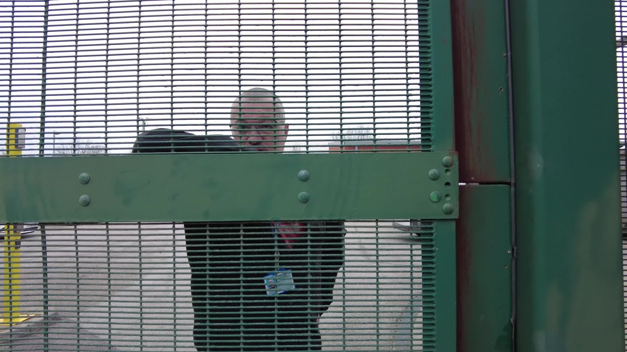 I Tell You What, Chuck It Over The Fence And I'll Put It In The Skip. 🎥👮‍♂️🚔🚽👍