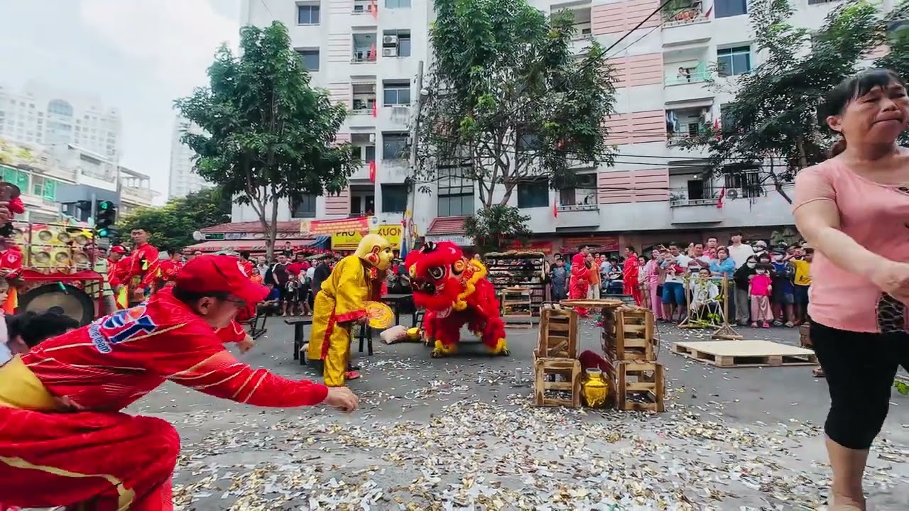 Múa Lân Uống Heiniken Quá Xá Đã ! Say xỉn quạy quá Tửu Quán ! Tinh Anh Đường 