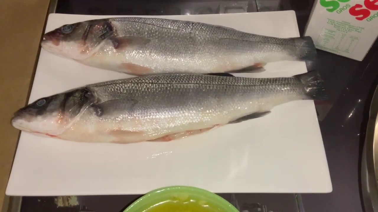 احسن طريقة لطهي السمك مدفون في الملح مع شرح كيفية تنضيفه منهاsale  Spigola Al  🐠