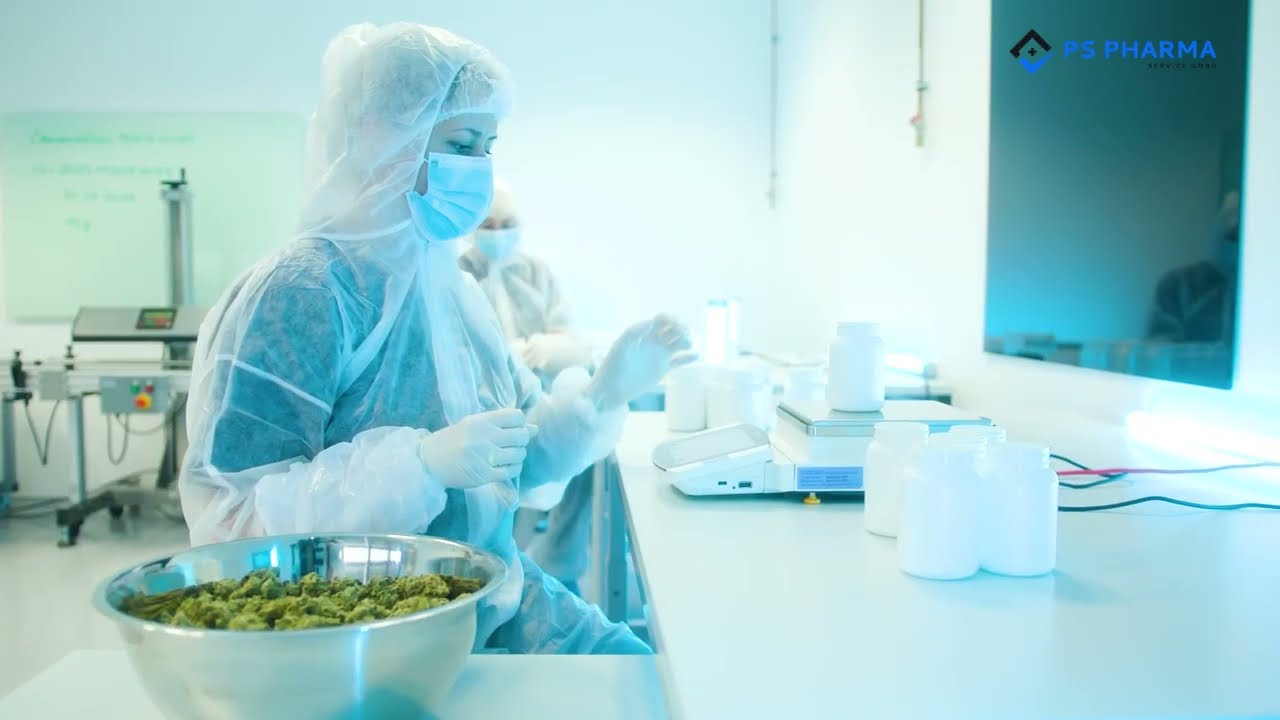 Cannamedical Pharma Trailer
