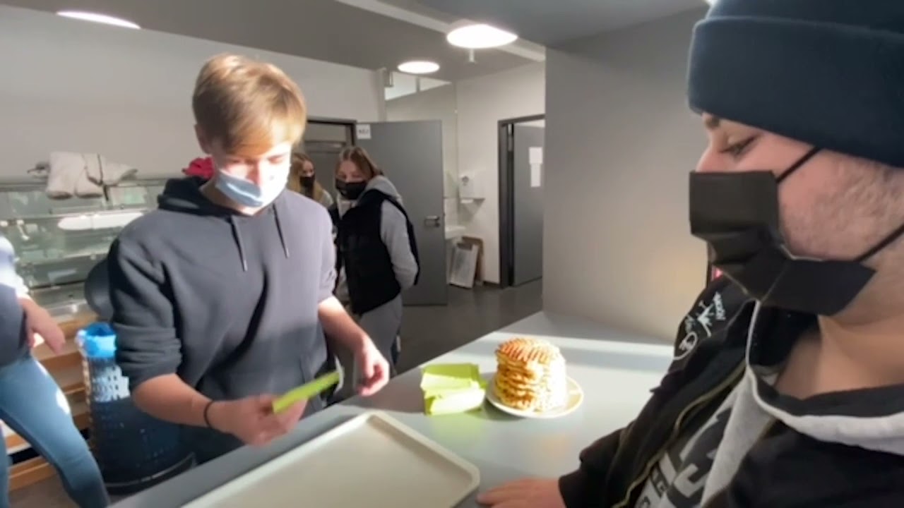 Dezemberfenster 2021 - Nr. 24 / Waffelgruß aus der 10d