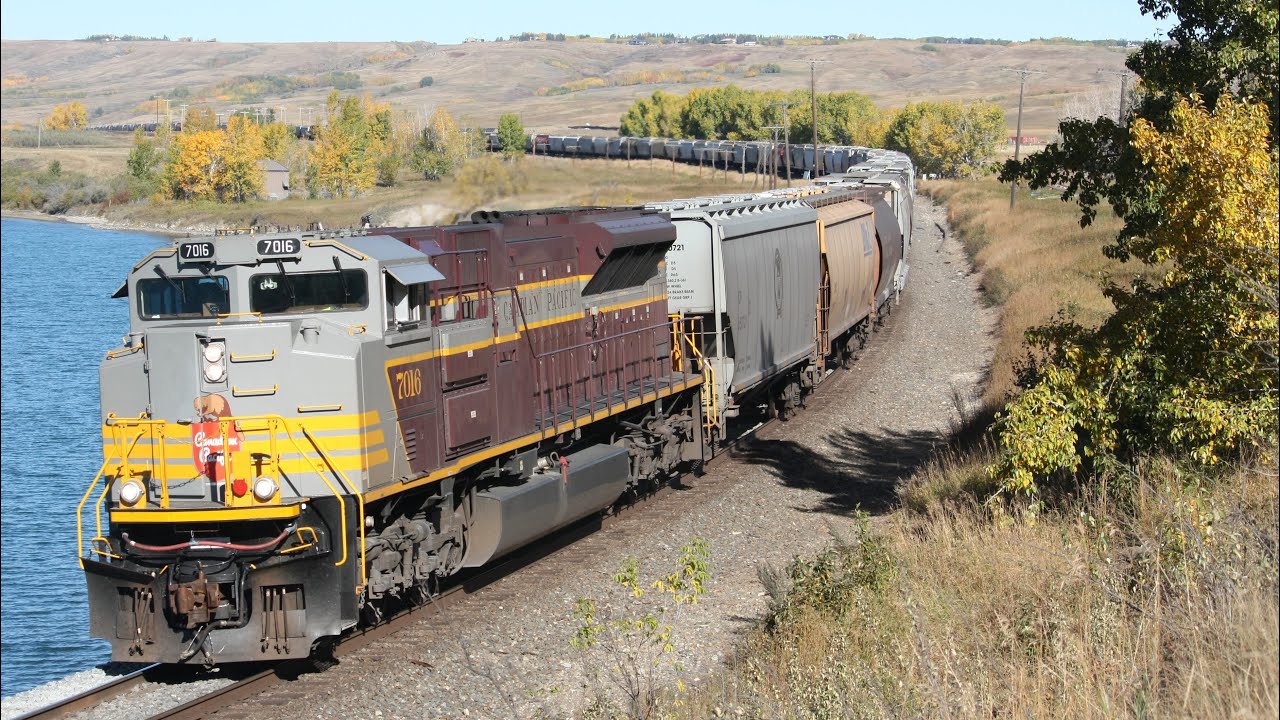CP New Heritage SD70ACu #7016 Solo Leading CP 300 East at Bearspaw, Calgary, Alberta!