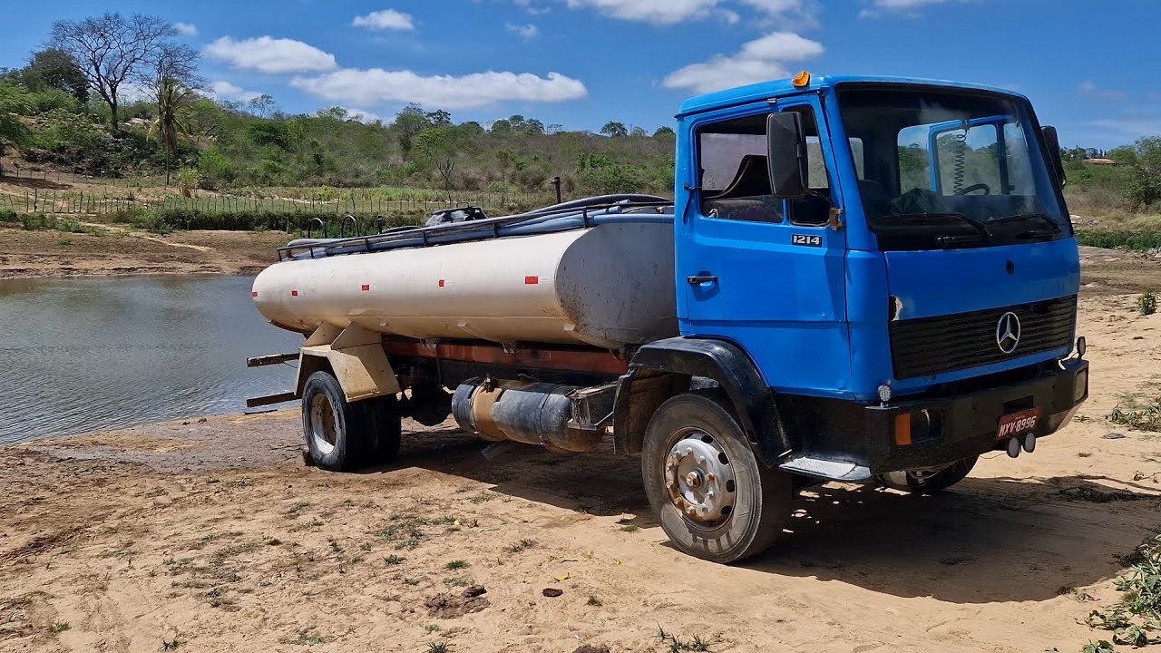 Fui levar um pipa d’água com pepeta na  comunidade muquem a onde tá sofrendo com a seca