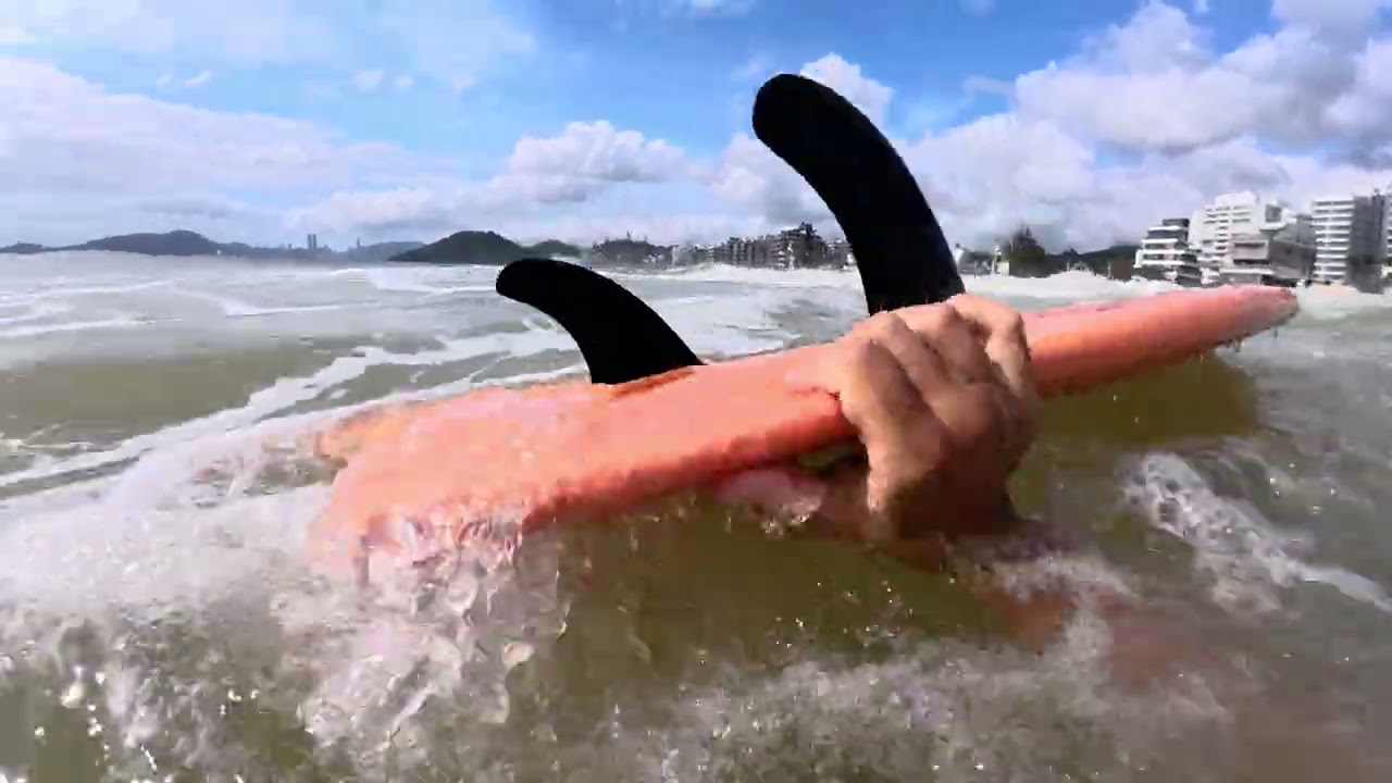 Surf no ciclone! Altas valas na Praia Brava #BS028