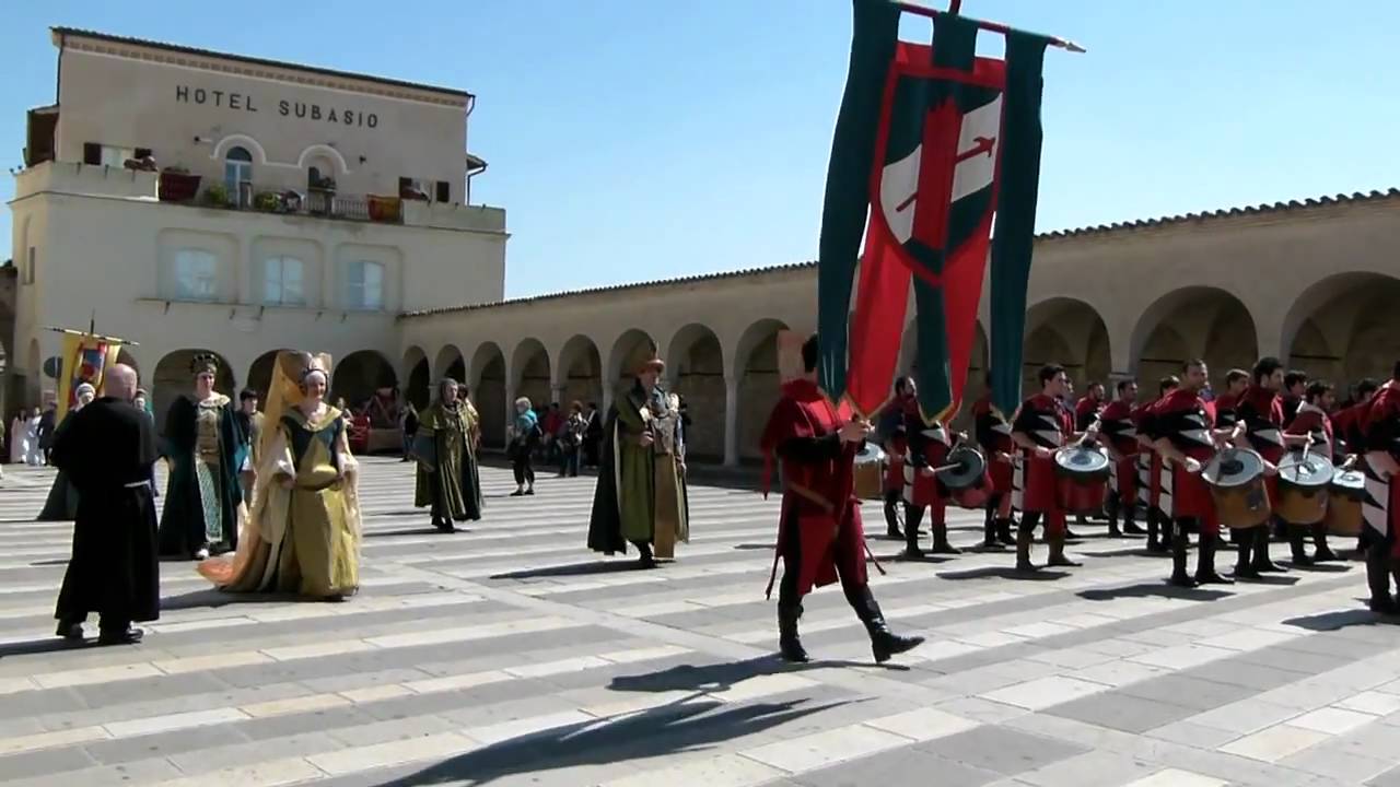 ASSISI  Corteo storico del Calendimaggio  [HD]