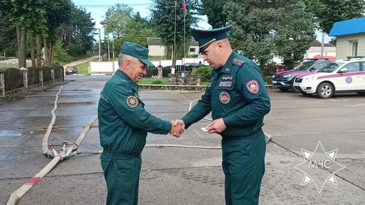 В Браславском подразделении МЧС проводили на пенсию коллегу Виктора Тетеру