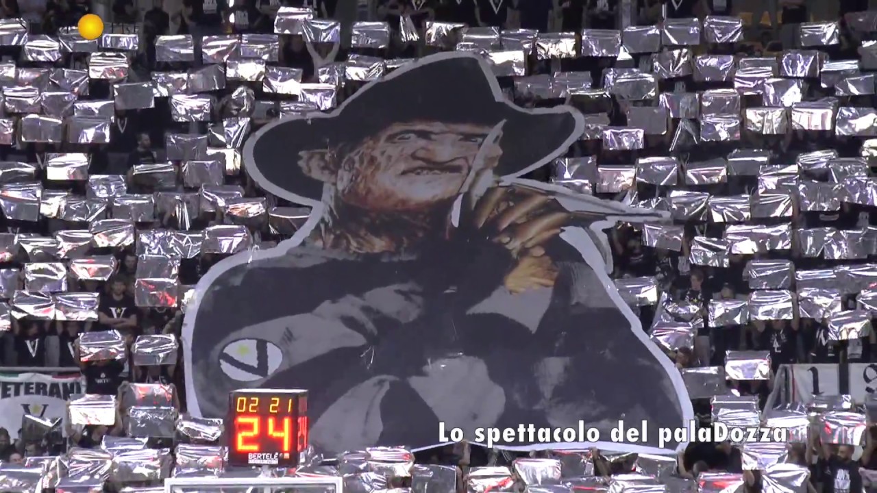 Lo spettacolo bianconero del Paladozza