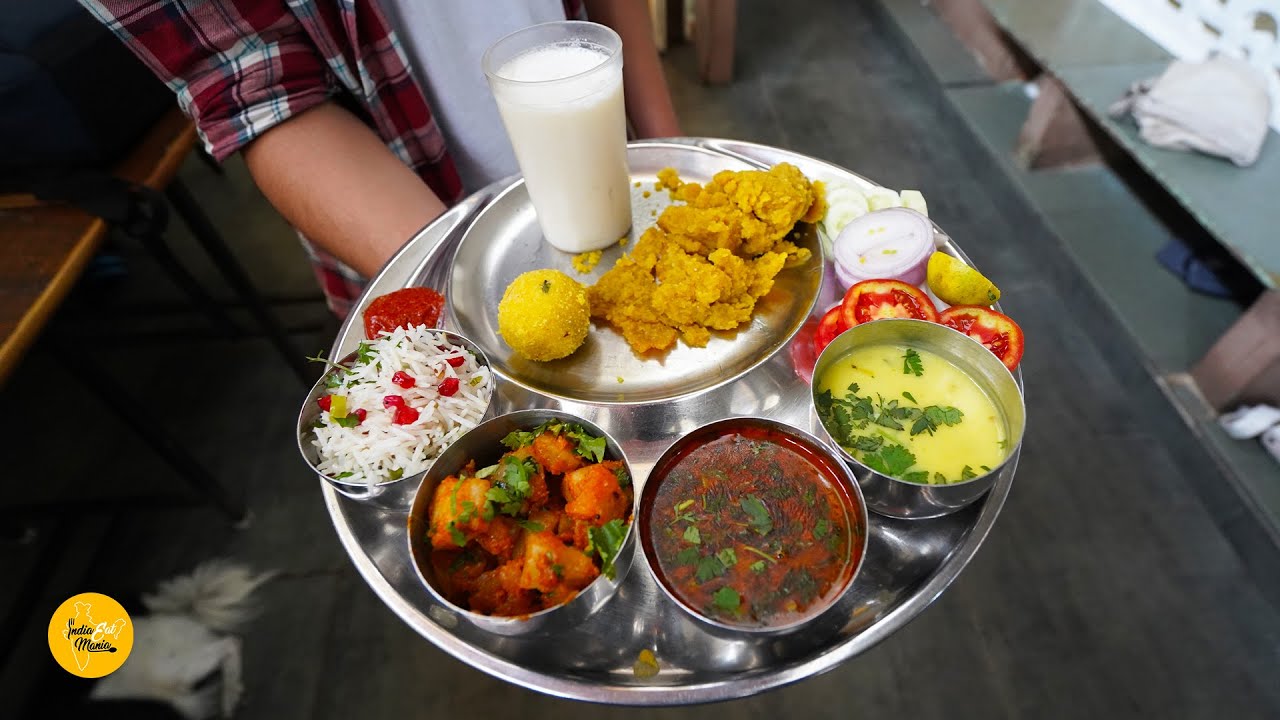 Most Famous Hotel Rajhans Dal Bafle Thali of Indore Rs. 260/- Only l Indore Street Food