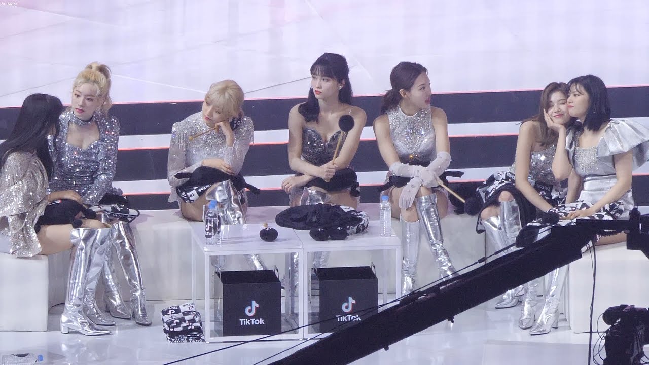 트와이스(TWICE) 광고시간에 원스에게 인사하는 사나,정연 [4K] 직캠 Fancam by Mera