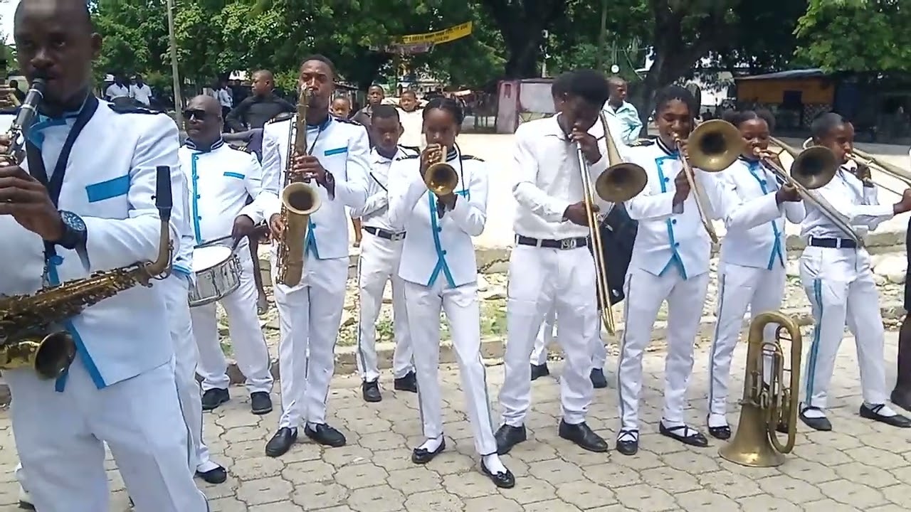 Fanfare Harmonie céleste de Maïssade( Mélodie Kénose Rele nou laa 32903240/ 42459314/ 43046245)