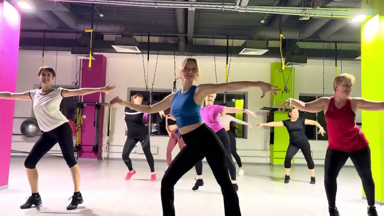 Samba lady style группа Любителей в фитнес клубе «Les fitness” г. Москва.  Тренер Мария Мирзоян