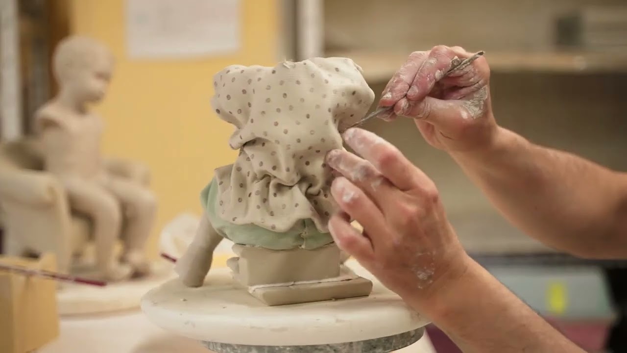 Porcelain figurines - discover the art of handcrafting by the Italian brand Sibania