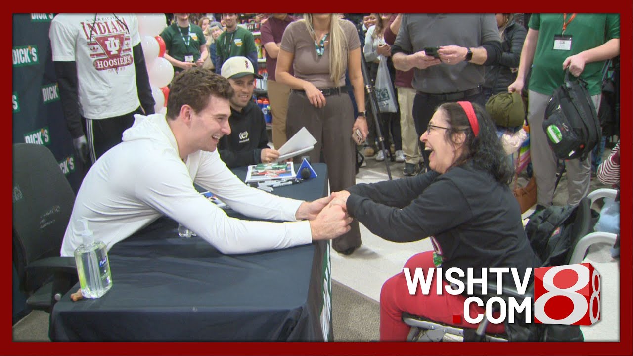 IU quarterback Fernando Mendoza signs autographs - News 8 at 11